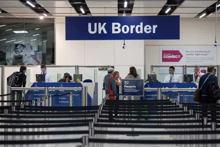 Contactless border tech ends passport scans at UK airports