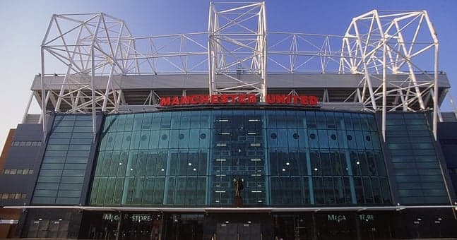 Manchester United extend the contracts of four players Manchester United extend the contracts of four players