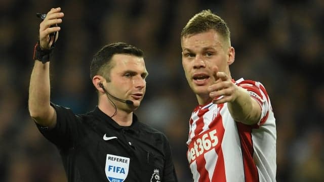 Ryan Shawcross refuses compassionate leave after father’s death to play against West Ham Ryan Shawcross refuses compassionate leave after father’s death to play against West Ham