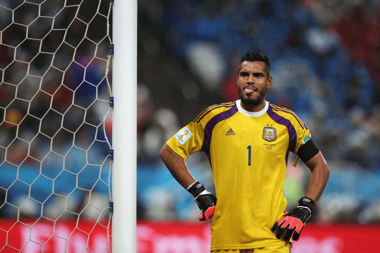 Sergio Romero’s wife claims injury isn’t serious and that he’s being forced out of Argentina squad Sergio Romero’s wife claims injury isn’t serious and that he’s being forced out of Argentina squad