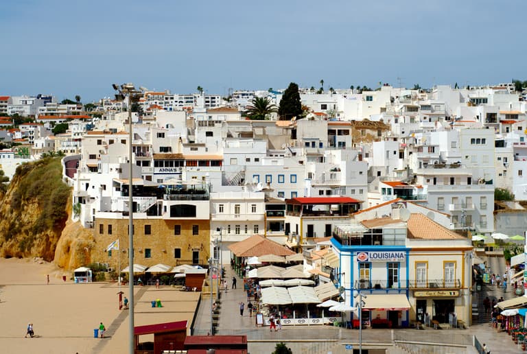 British man arrested for raping 17-year-old girl in Portugal British man arrested for raping 17-year-old girl in Portugal
