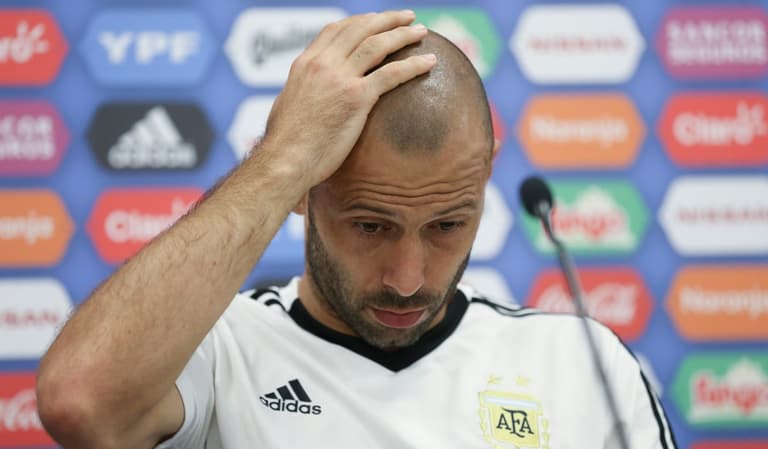 Javier Mascherano denies reports of mutiny in Argentina squad Javier Mascherano denies reports of mutiny in Argentina squad