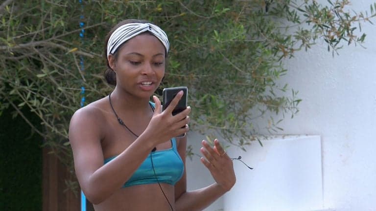 So what can the cast of Love Island actually do on their phones? So what can the cast of Love Island actually do on their phones?