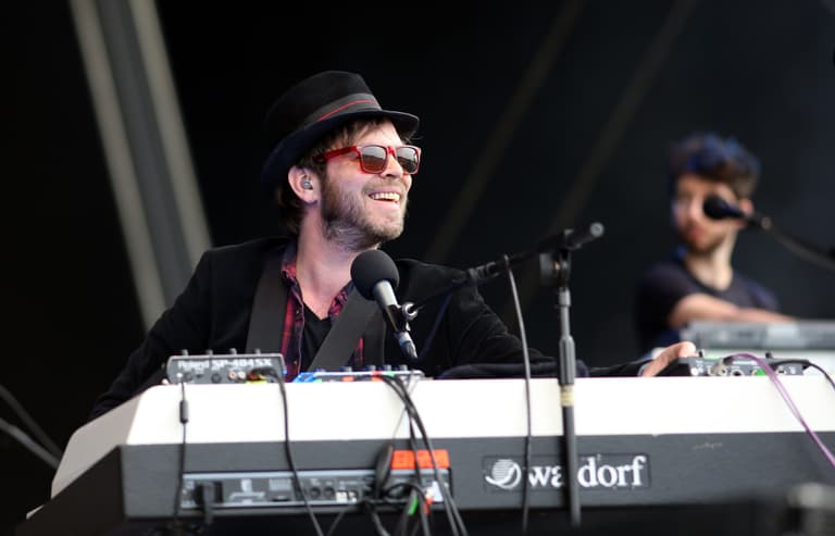 Gaz Coombes explains why Supergrass no longer perform “Alright” live Gaz Coombes explains why Supergrass no longer perform “Alright” live