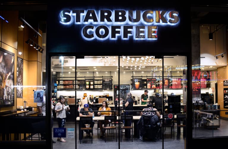 Starbucks to remove plastic straws from all 28,000 stores around the globe Starbucks to remove plastic straws from all 28,000 stores around the globe