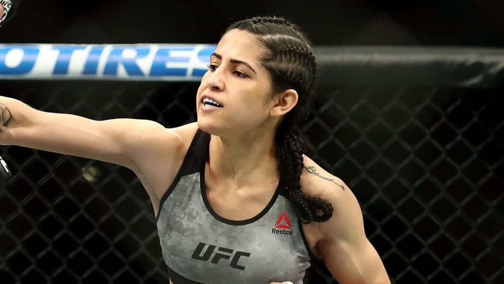Man attempts to rob UFC’s Polyana Viana and gets badly beaten up
