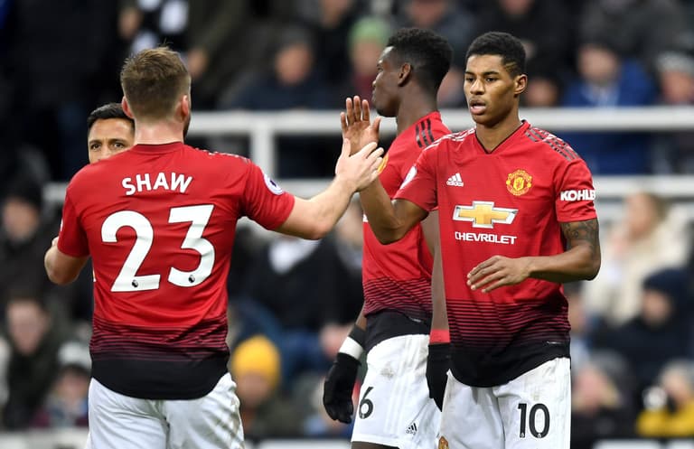 Marcus Rashford brutally nutmegs Fred in Manchester United pre-match warm-up Marcus Rashford brutally nutmegs Fred in Manchester United pre-match warm-up