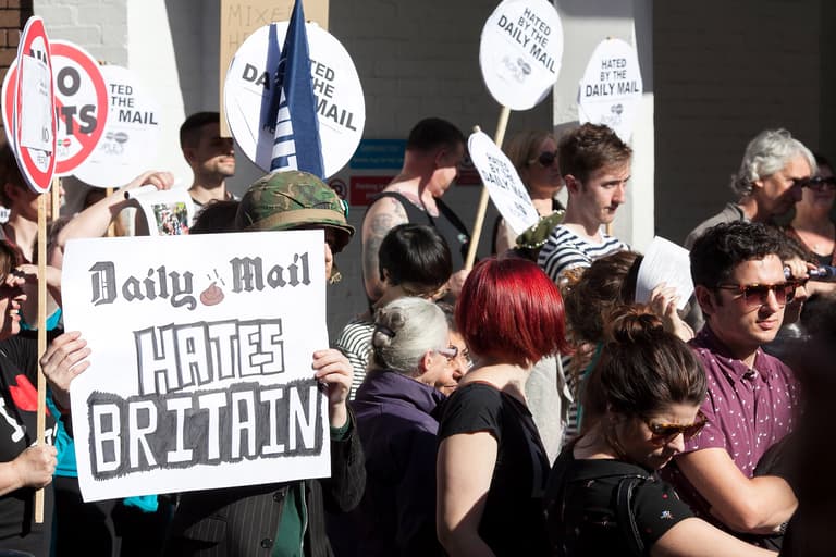 Mail Online users warned site does not ‘maintain basic standards of accuracy’ Mail Online users warned site does not ‘maintain basic standards of accuracy’