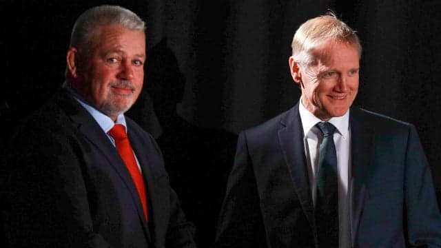 Warren Gatland gets in inevitable roof comment after Wales humble Ireland
