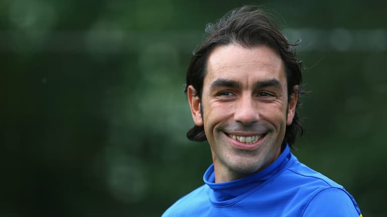 “Özil is like Bergkamp, he’s a magician” – Robert Pires discusses Arsenal, Emery and Wenger “Özil is like Bergkamp, he’s a magician” – Robert Pires discusses Arsenal, Emery and Wenger