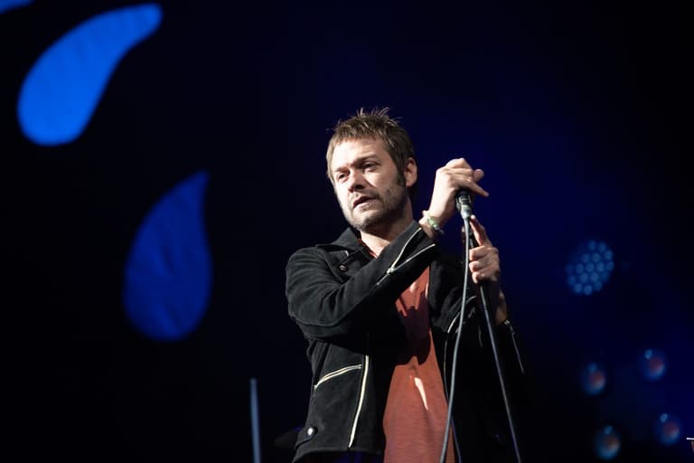 Kasabian lead singer Tom Meighan steps down over “personal issues” Kasabian lead singer Tom Meighan steps down over “personal issues”