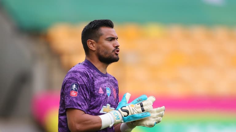 Manchester United players angry at club’s treatment of Sergio Romero Manchester United players angry at club’s treatment of Sergio Romero