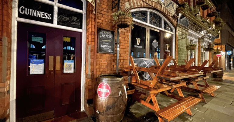 Pubs and restaurants in Wales banned from selling alcohol, must close at 6pm Pubs and restaurants in Wales banned from selling alcohol, must close at 6pm