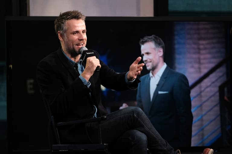 Richard Bacon denies snorting cocaine off Blue Peter tortoise Richard Bacon denies snorting cocaine off Blue Peter tortoise