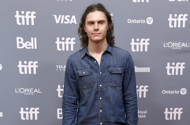 Evan Peters will play serial killer Jeffrey Dahmer in new Netflix series Evan Peters will play serial killer Jeffrey Dahmer in new Netflix series