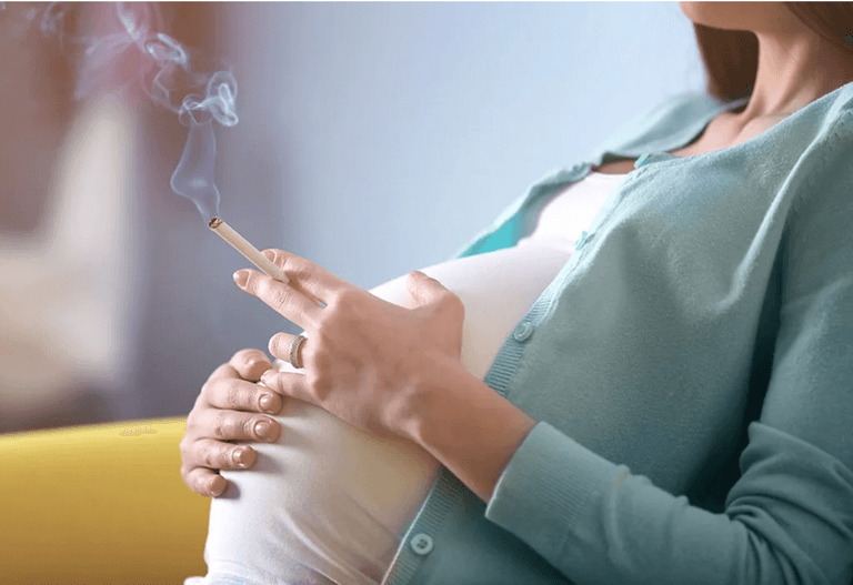 Pregnant women could be given £400 in shopping vouchers to help them quit smoking Pregnant women could be given £400 in shopping vouchers to help them quit smoking