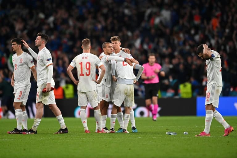 Gerard Piqué complains that penalty shoot-outs are unfair after Spain loss Gerard Piqué complains that penalty shoot-outs are unfair after Spain loss
