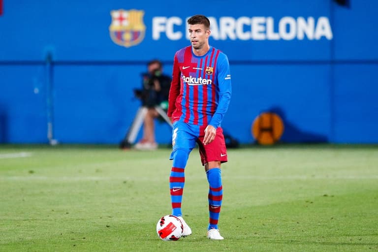 Gerard Pique the only player who ‘volunteered to take pay cut’ to save Barcelona Gerard Pique the only player who ‘volunteered to take pay cut’ to save Barcelona