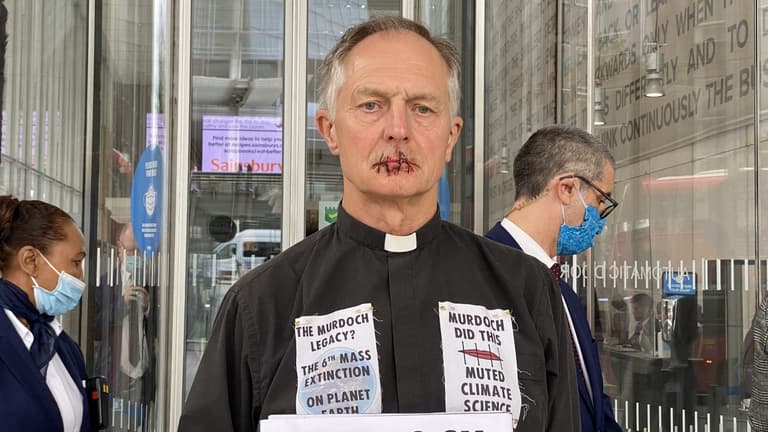 Vicar sews his own mouth shut in protest of Rupert Murdoch Vicar sews his own mouth shut in protest of Rupert Murdoch