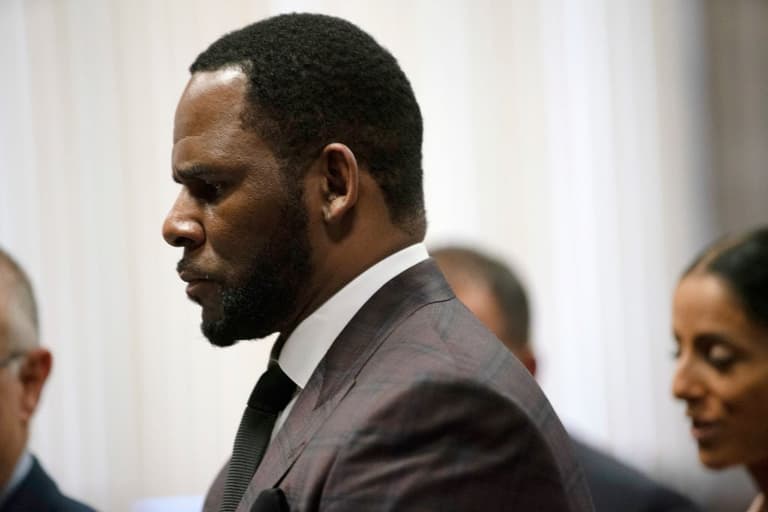 First man to accuse R Kelly of sexual abuse testifies in court First man to accuse R Kelly of sexual abuse testifies in court