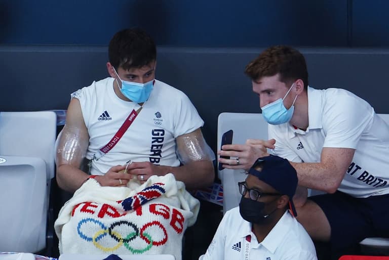 Tom Daley has finished his Olympic cardigan and we want it Tom Daley has finished his Olympic cardigan and we want it