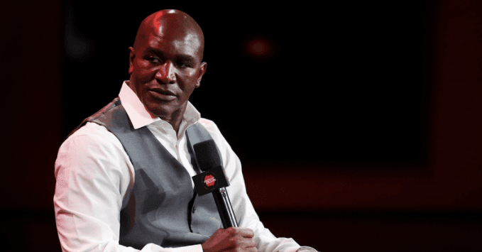 Fans concerned after Evander Holyfield training footage emerges Fans concerned after Evander Holyfield training footage emerges