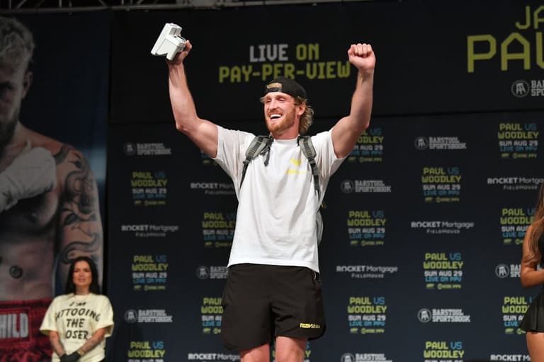 Ring girl calls out Logan Paul on Instagram after he tried to chat her up after brother’s fight Ring girl calls out Logan Paul on Instagram after he tried to chat her up after brother’s fight
