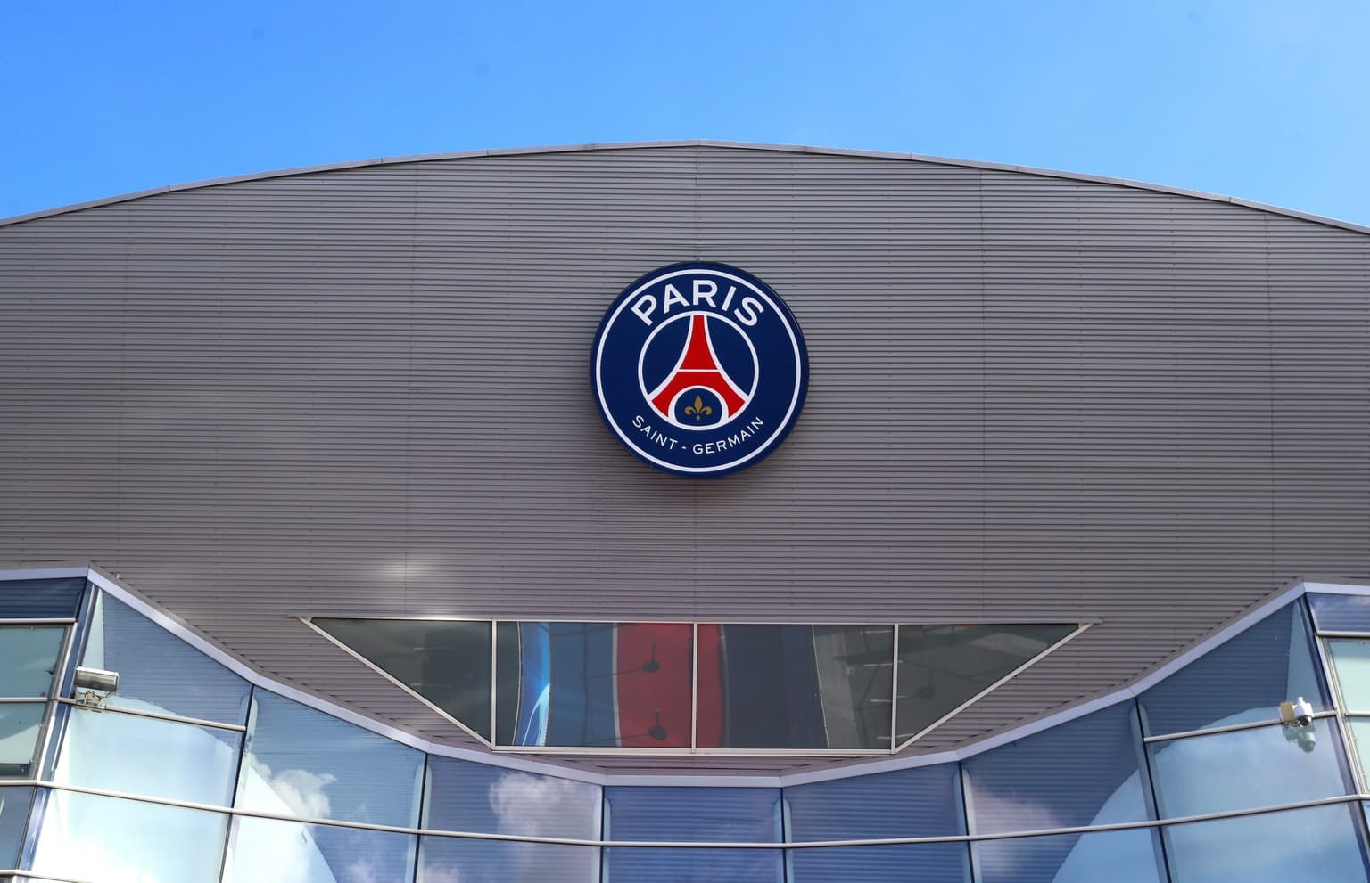 Unnamed PSG star robbed after stopping at traffic lights