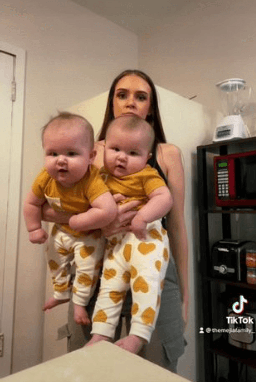 ‘I’m so small, people don’t believe my huge twin girls are mine’ ‘I’m so small, people don’t believe my huge twin girls are mine’