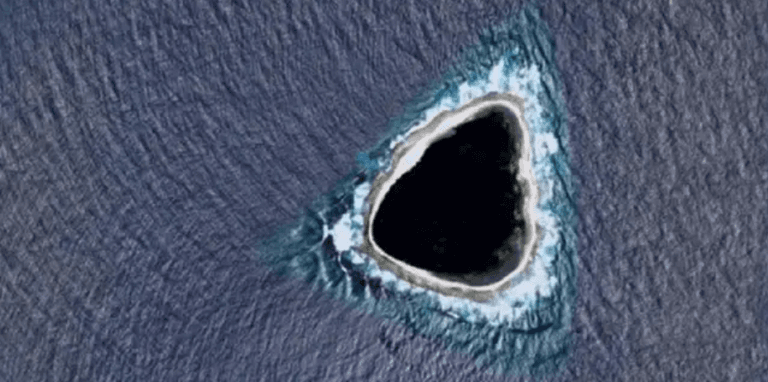 Weird ‘blacked out’ island on Google Maps sparks wild conspiracy theories Weird ‘blacked out’ island on Google Maps sparks wild conspiracy theories