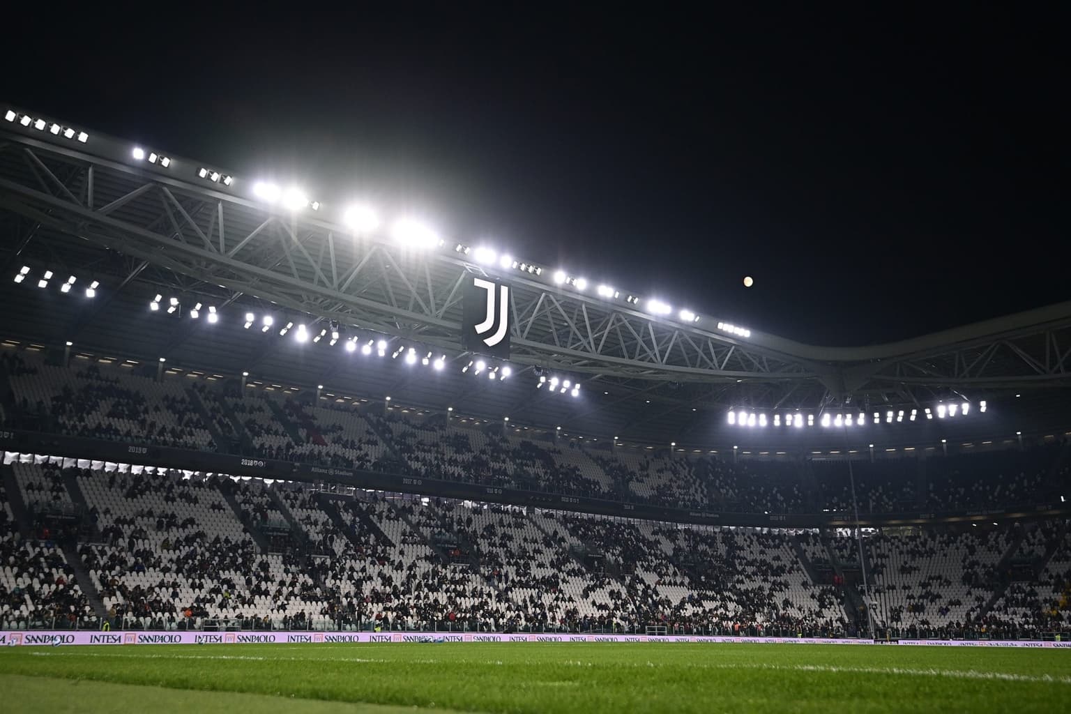 Juventus offices raided as club are investigated for false accounting