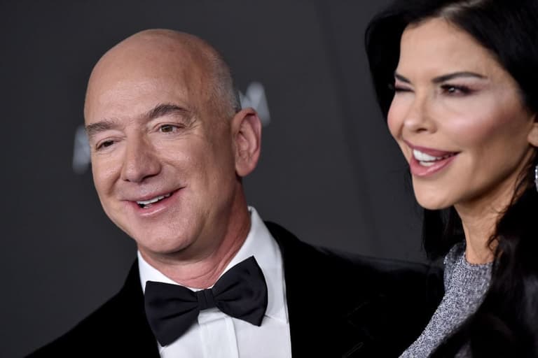 Jeff Bezos responds after girlfriend filmed thirsting over Leo DiCaprio Jeff Bezos responds after girlfriend filmed thirsting over Leo DiCaprio