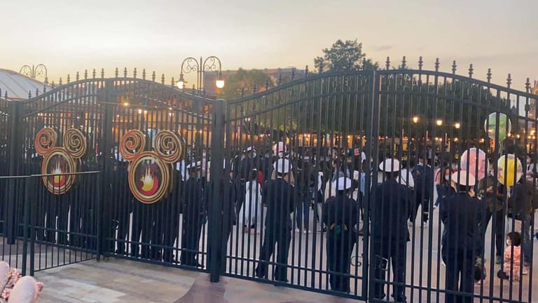 Shanghai Disneyland locks 33,000 inside park after one case of covid detected Shanghai Disneyland locks 33,000 inside park after one case of covid detected