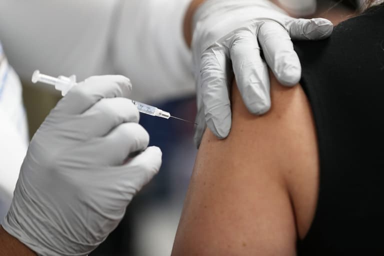 Man tries to dodge Covid vaccine by wearing fake arm Man tries to dodge Covid vaccine by wearing fake arm