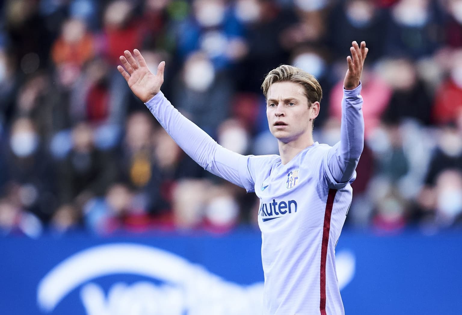 Frenkie de Jong could snub Man United ‘because the weather is bad’