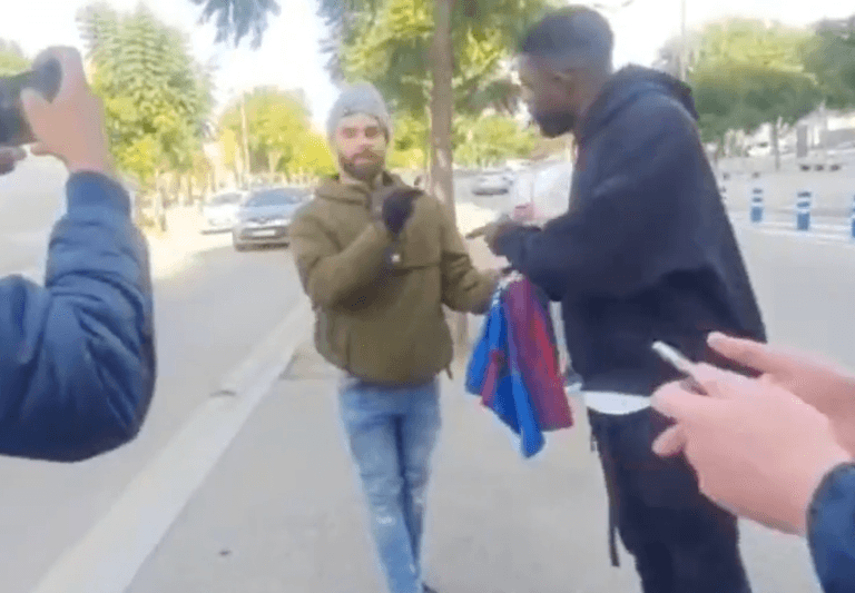 Samuel Umtiti confronts Barcelona fans after they try to block his car on road Samuel Umtiti confronts Barcelona fans after they try to block his car on road