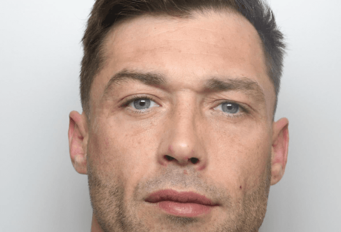 Mugshot of man wanted by police goes viral as he’s dubbed a ‘fit felon’ Mugshot of man wanted by police goes viral as he’s dubbed a ‘fit felon’