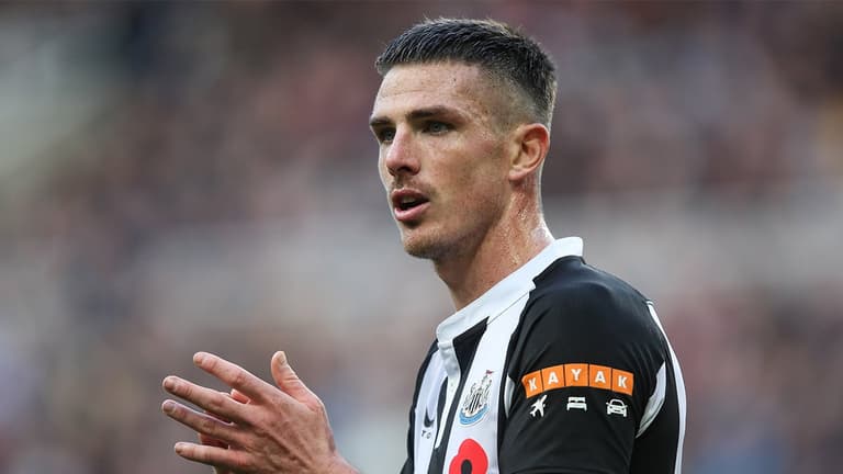 Ciaran Clark punches opponent during Newcastle’s friendly match in Saudi Arabia