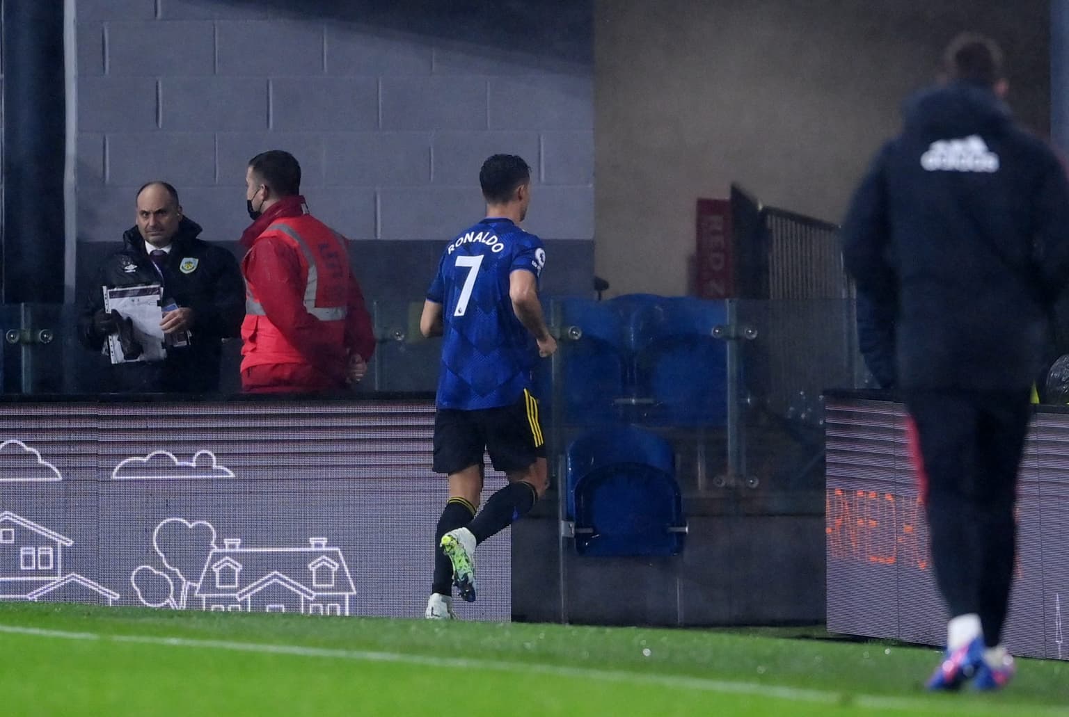 Man United fans left frustrated by Ronaldo’s full-time reaction vs Burnley