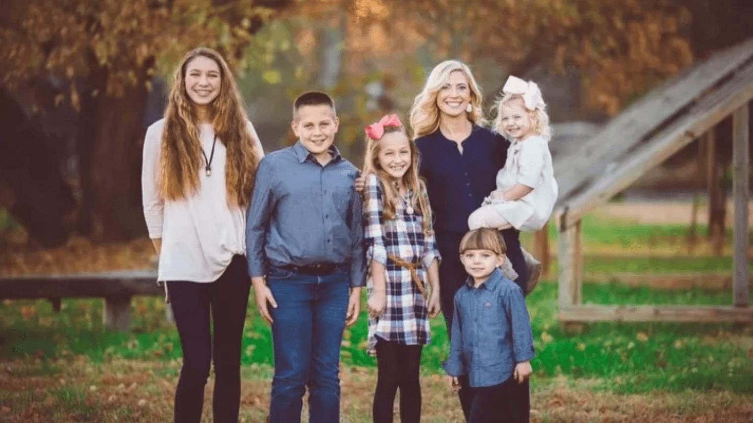 Single mum faces year in prison because she let 14-year-old daughter babysit her siblings