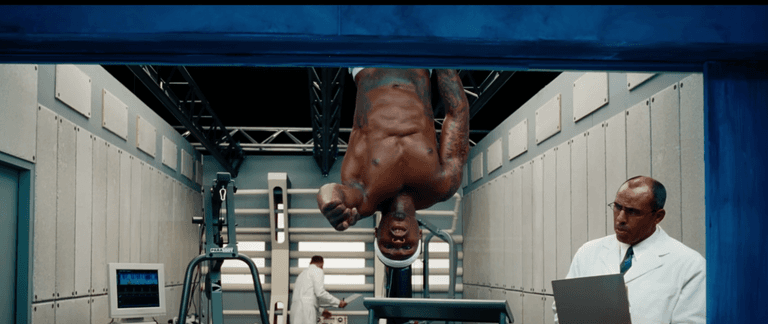 Fans lose it as video finally reveals how 50 Cent got upside for Superbowl performance Fans lose it as video finally reveals how 50 Cent got upside for Superbowl performance