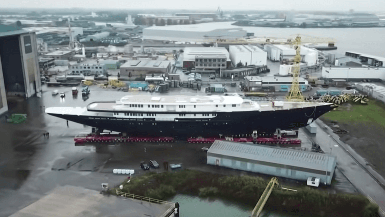 Residents set to throw rotten eggs at Jeff Bezos’ superyacht as Rotterdam bridge is dismantled Residents set to throw rotten eggs at Jeff Bezos’ superyacht as Rotterdam bridge is dismantled