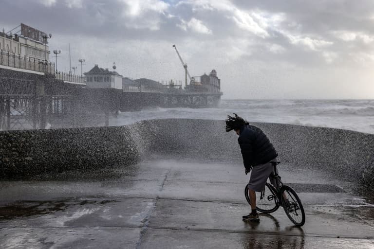 Exact UK locations hit with snow, lightning and strong winds forecast ahead of Storm Gladys Exact UK locations hit with snow, lightning and strong winds forecast ahead of Storm Gladys