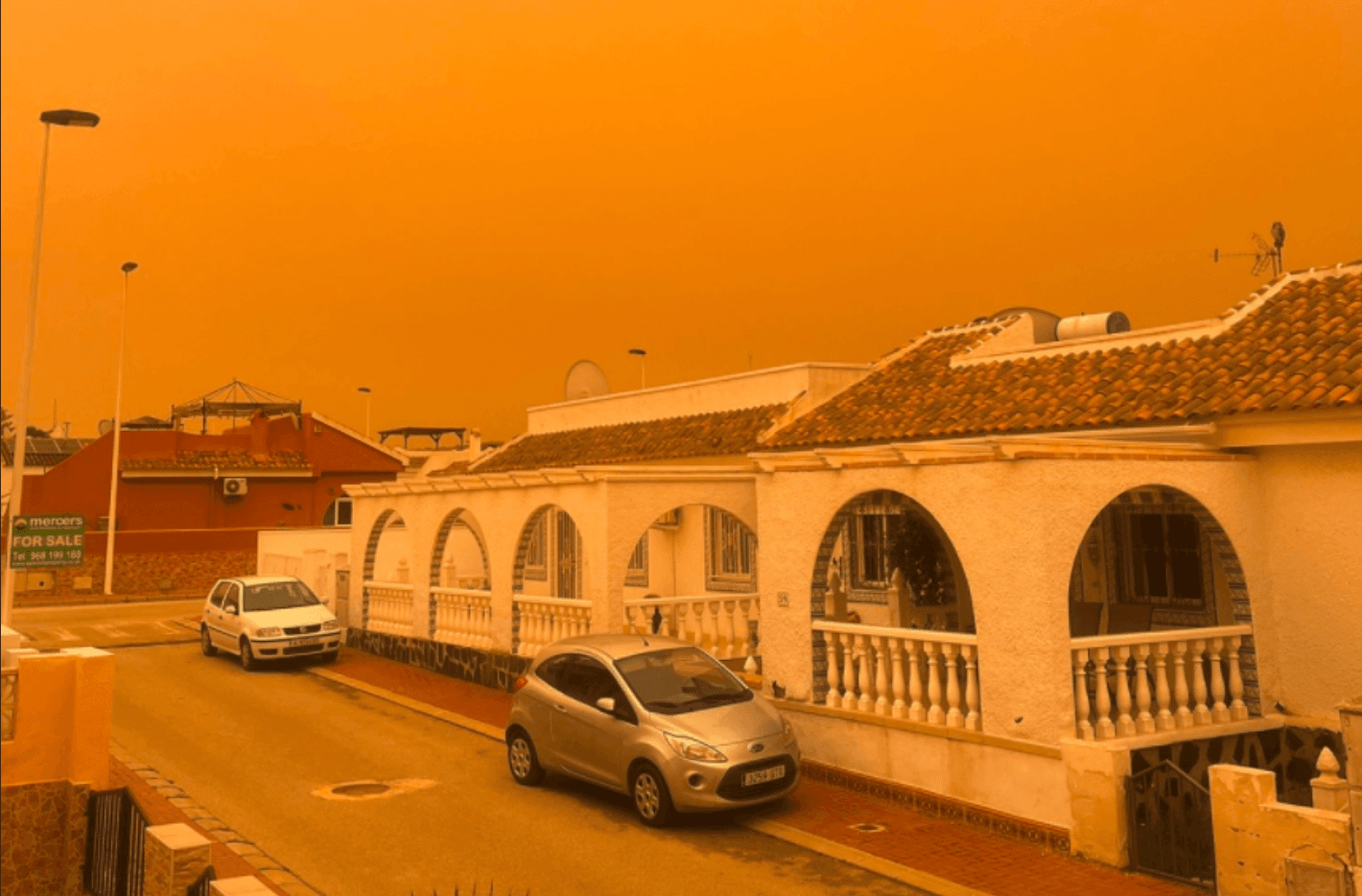 Sky turns completely orange in Spain and Britain could be next