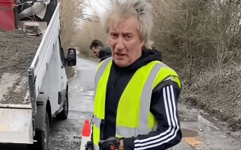 Rod Stewart spotted filling potholes in his local town as ‘no one else can be bothered’ Rod Stewart spotted filling potholes in his local town as ‘no one else can be bothered’