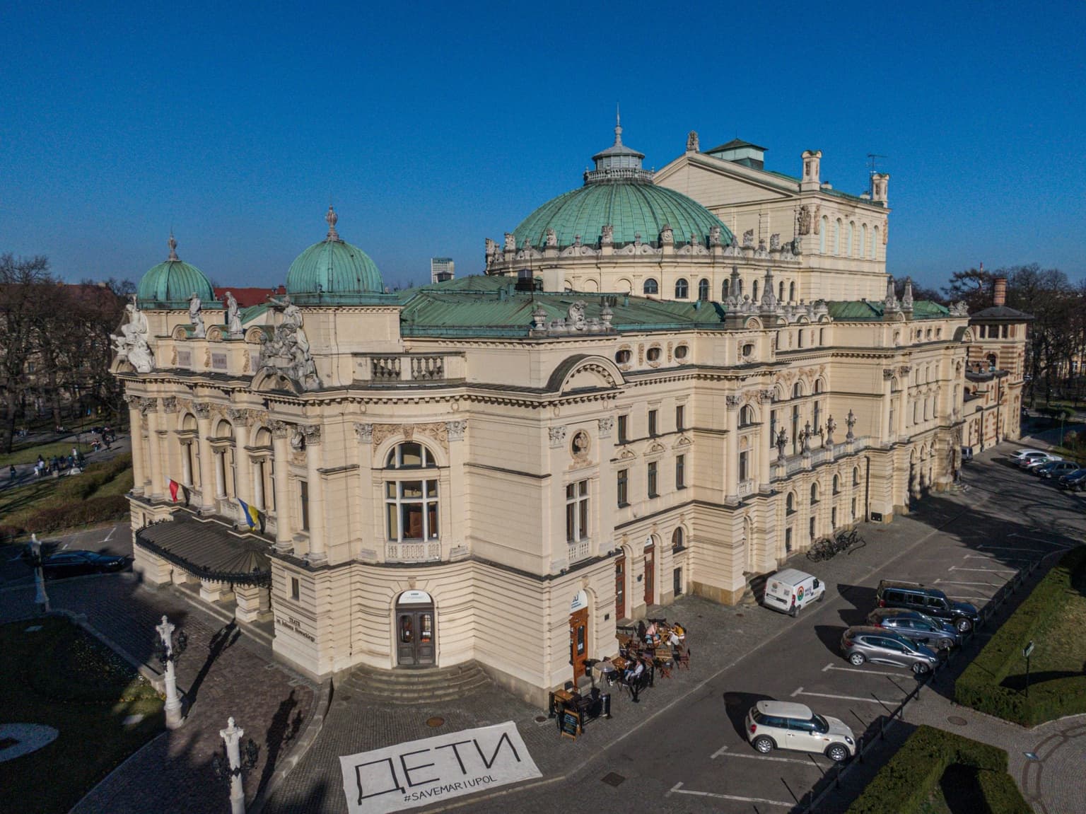 Russian attack on Mariupol theatre killed around 600 civilians, new evidence suggests