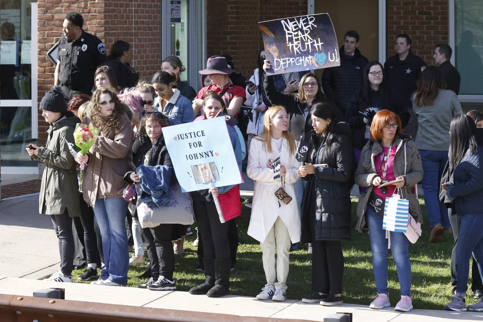 Fan spends $30K to attend Johnny Depp-Amber Heard trial