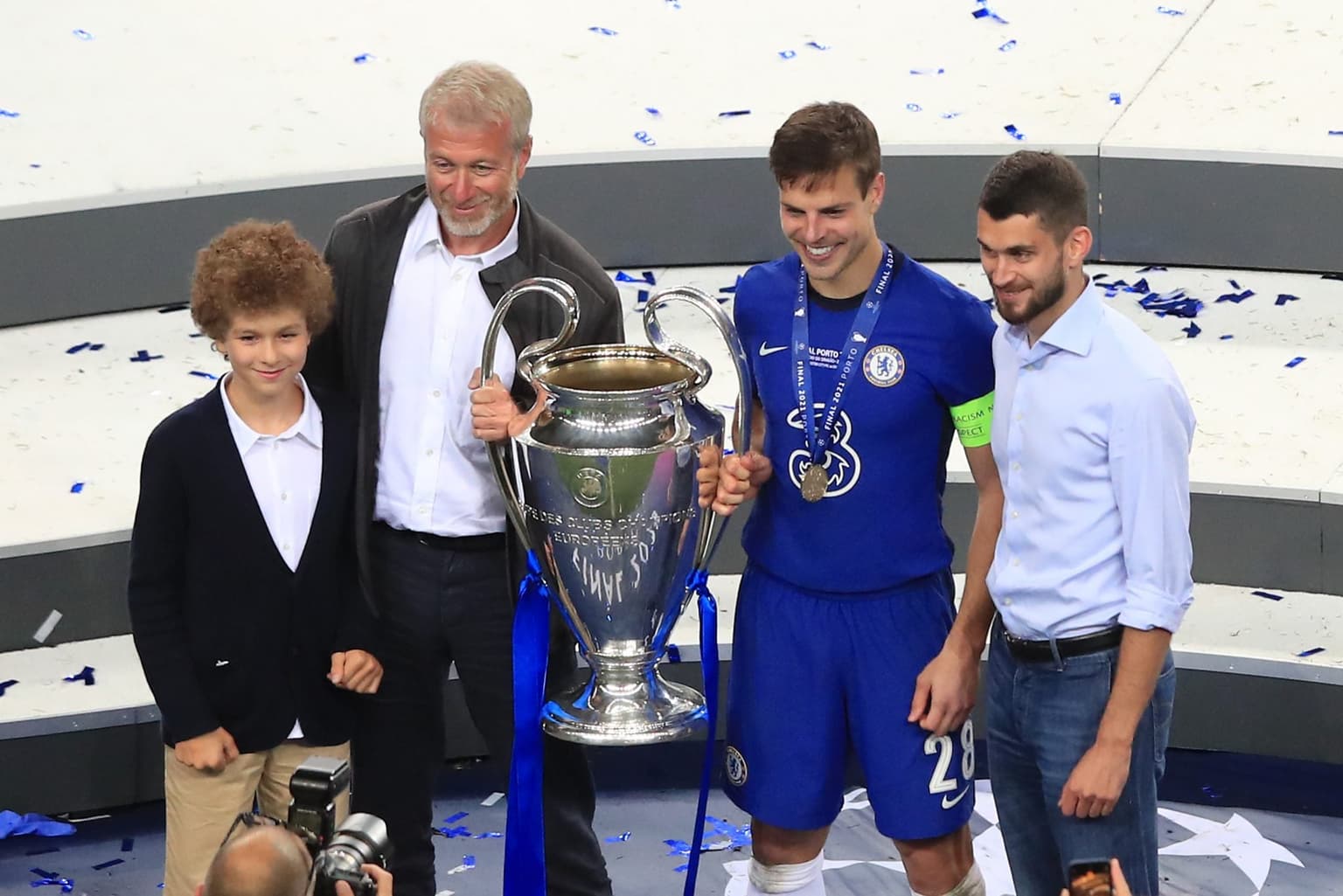 Roman Abramovich releases farewell statement to Chelsea fans ahead of takeover