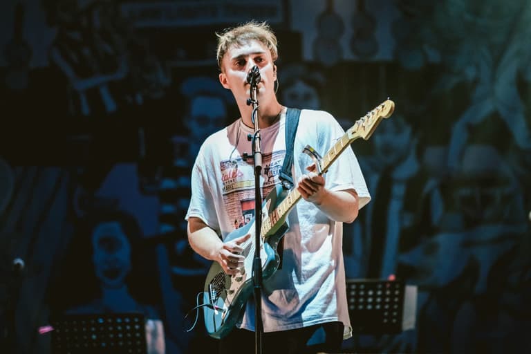 Sam Fender apologises for ‘poor timing’ of Johnny Depp selfie Sam Fender apologises for ‘poor timing’ of Johnny Depp selfie
