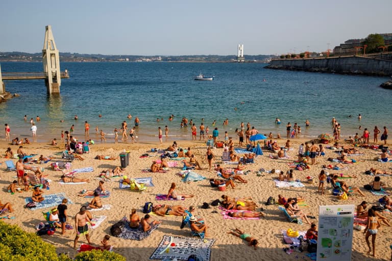 Brits could face huge fine for weeing in the sea in Spain Brits could face huge fine for weeing in the sea in Spain